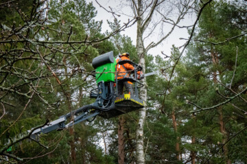 Nostimen suunnittelussa on painotettu erityisesti kestävyyttä, vahvaa puomistoa ja käyttäjäystävällisyyttä.